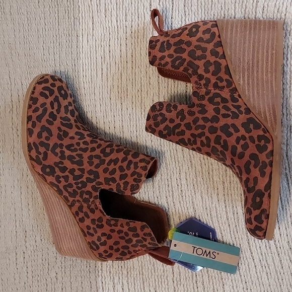 Toms Kallie Cheetah Wedge Booties NWOB - Picture 8 of 12